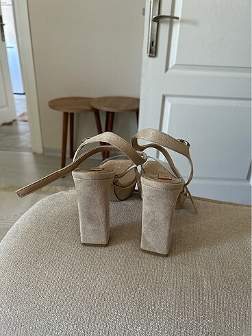 Elle topuklu ayakkabı - Görsel 5