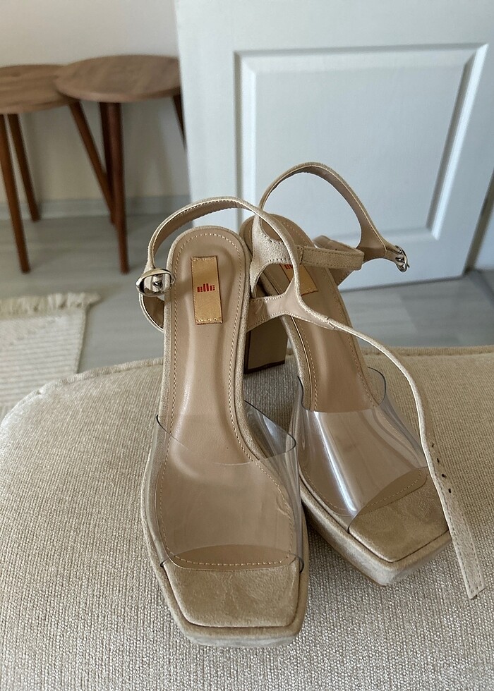 Elle topuklu ayakkabı - Görsel 4