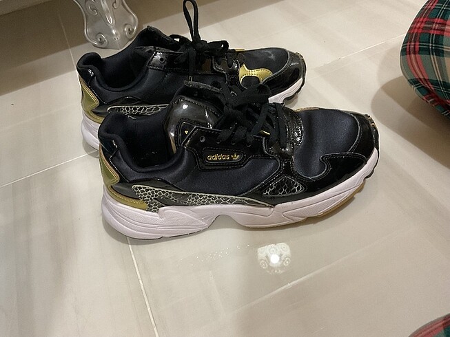 Adidas falcon