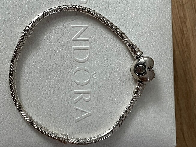 Pandora Pandora