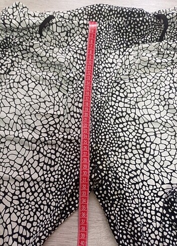 Siyah beyaz leopar desenli pantolon  - Görsel 5