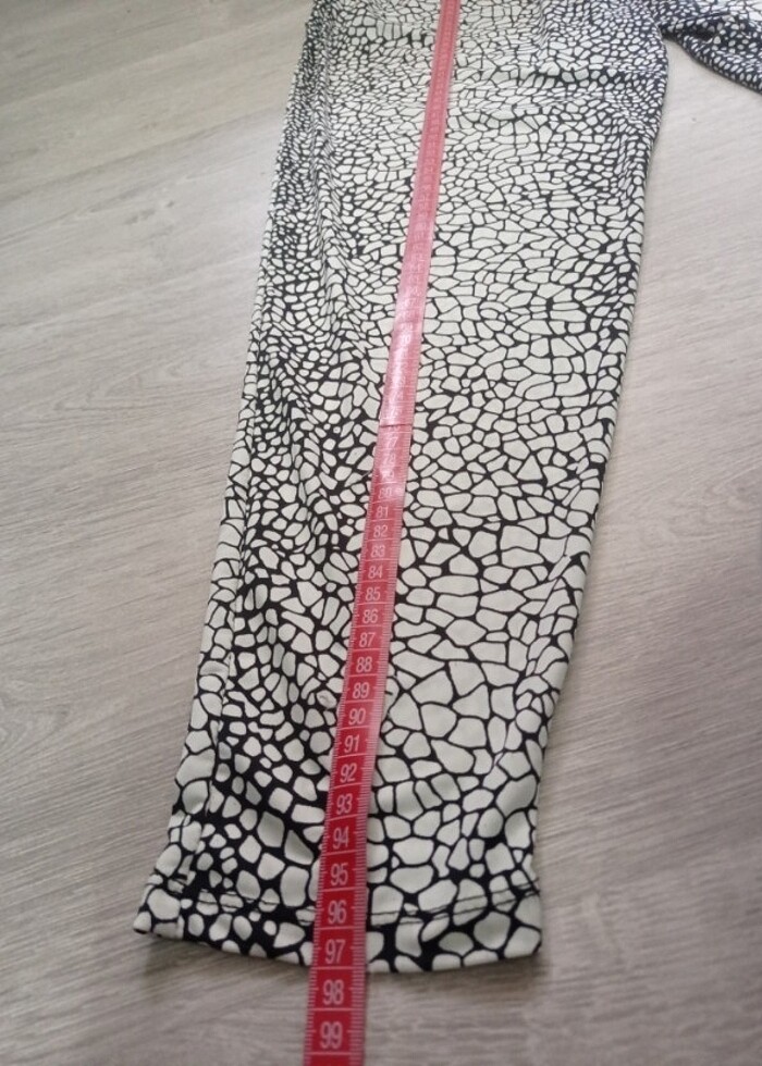 Siyah beyaz leopar desenli pantolon  - Görsel 2