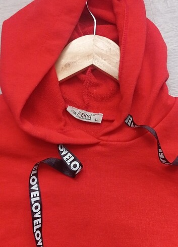 Kırmızı kapşonlu sweatshirt - Görsel 3