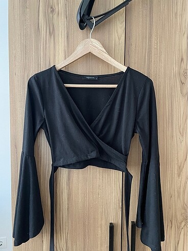 Trendyol siyah uzun kol crop