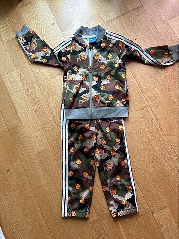 Adidas kamuflaj sweatshirt takim