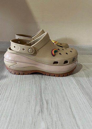 38 Beden Crocs mega crush
