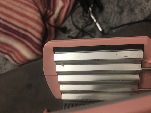 Saç maşası,Saç düzleştirici,Pembe olan 2 li fotoda belşrtili.