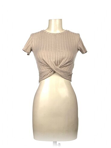 Bershka T-shirt %70 İndirimli.