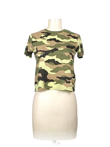 H&M T-shirt %70 İndirimli.