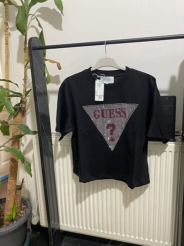 GUESS Tişört