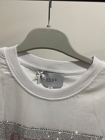 m Beden Guess tshirt