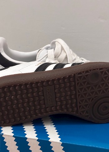 Adidas Siyah Çizgili Beyaz Spor Ayakkabı