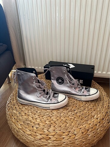 36,5 Beden gri metalik converse