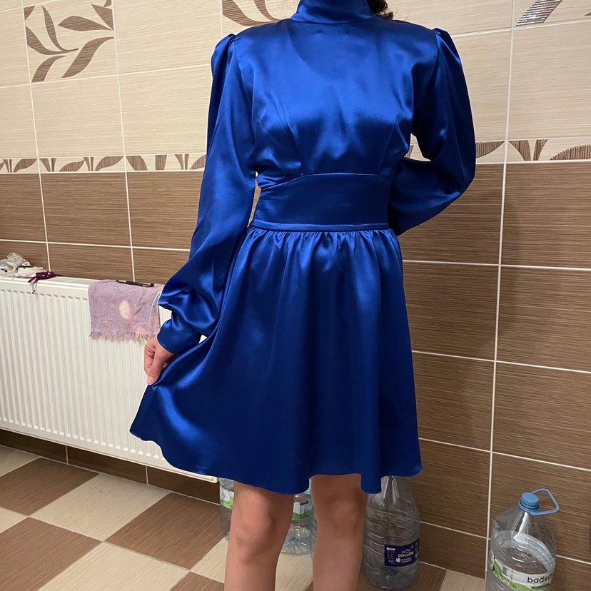 Parlak Mavi Yüksek Yakalı Beli Kemerli Kadın Elbise - Görsel 2