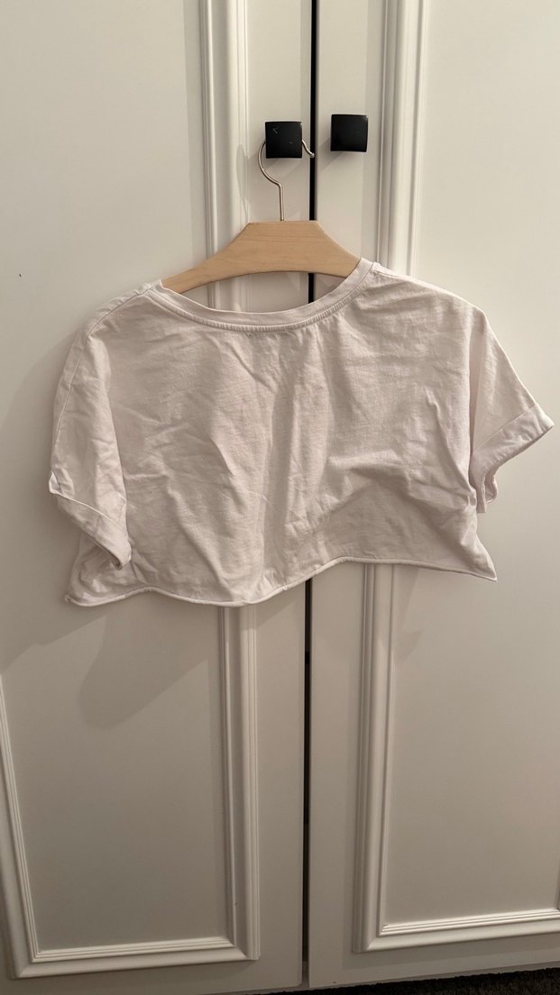 Beyaz Baskılı Crop Tişört - Görsel 3