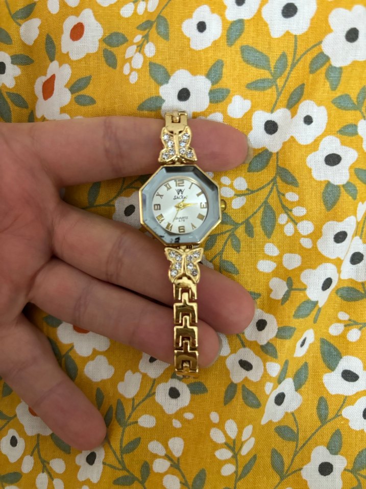 Zincir Detaylı Altın Renk Kadın Kol Saati - Görsel 2