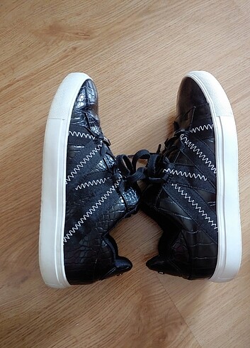 38 Beden Sneaker