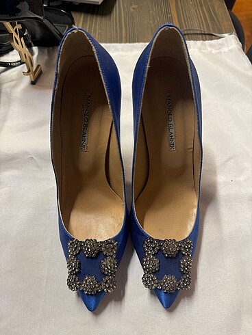 Manolo Blahnik shoe