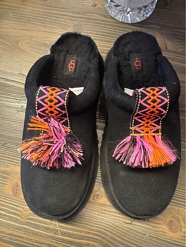 Ugg terlik