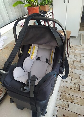 Yeni gibi az kullanılmış araç bebek koltuğu 