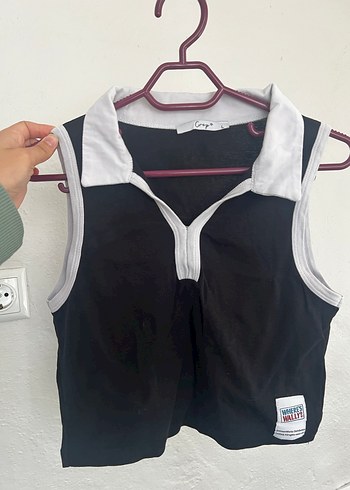 Düğmeli Siyah V Yaka Crop Top
