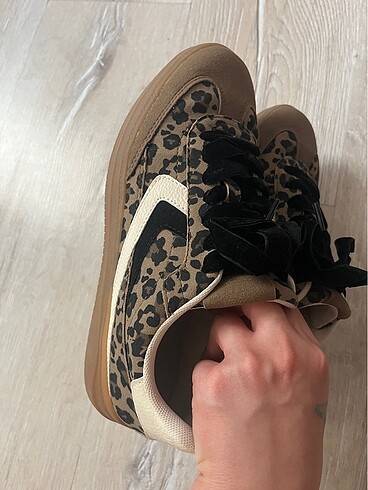 38 Beden Bershka leopar ayakkabı