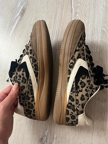 38 Beden çeşitli Renk Bershka leopar ayakkabı