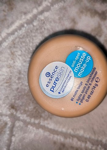 Essence Pureskin Mousse Fondöten 01 Matte Beige