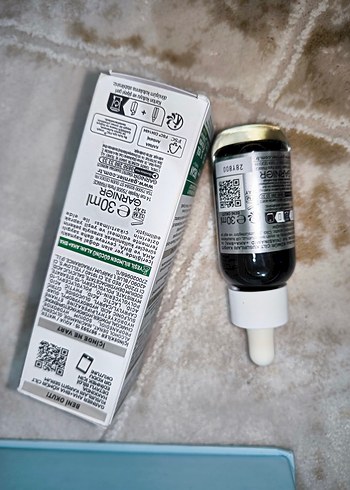Garnier Garnier Saf & Temiz AHA+BHA Kömür Serum