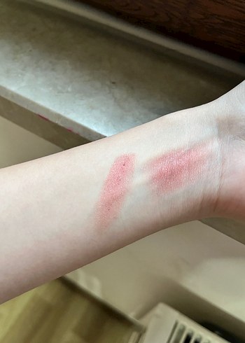 TheBalm ışıltılı pembe allık