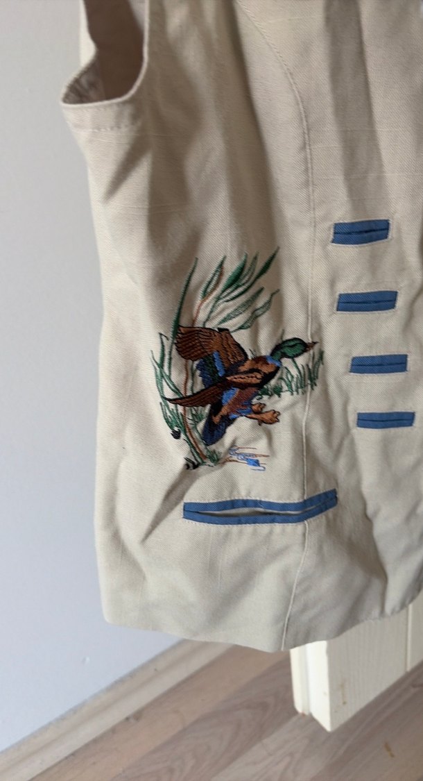 Nakışlı Düğmeli Bej Kadın Yelek - Görsel 2