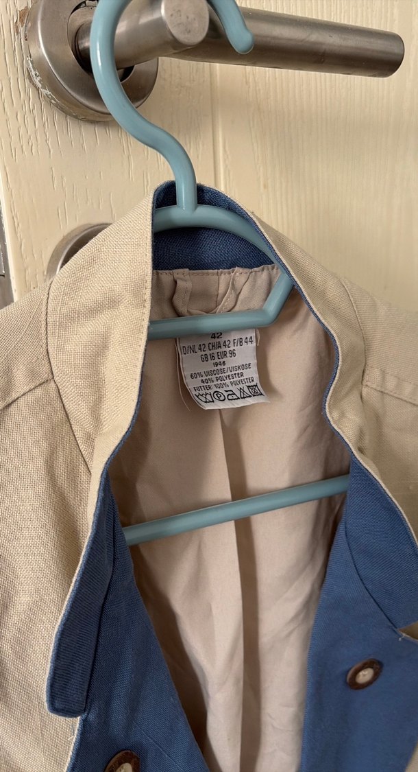 Nakışlı Düğmeli Bej Kadın Yelek - Görsel 3