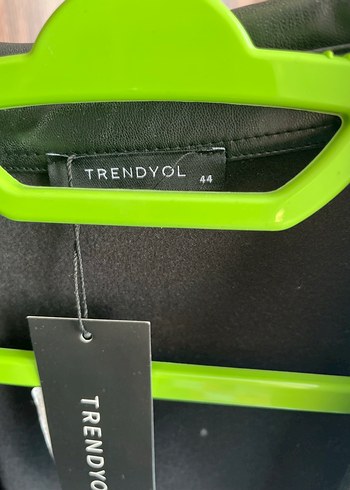 Siyah Düğmeli Deri Kadın Ceket - Görsel 3