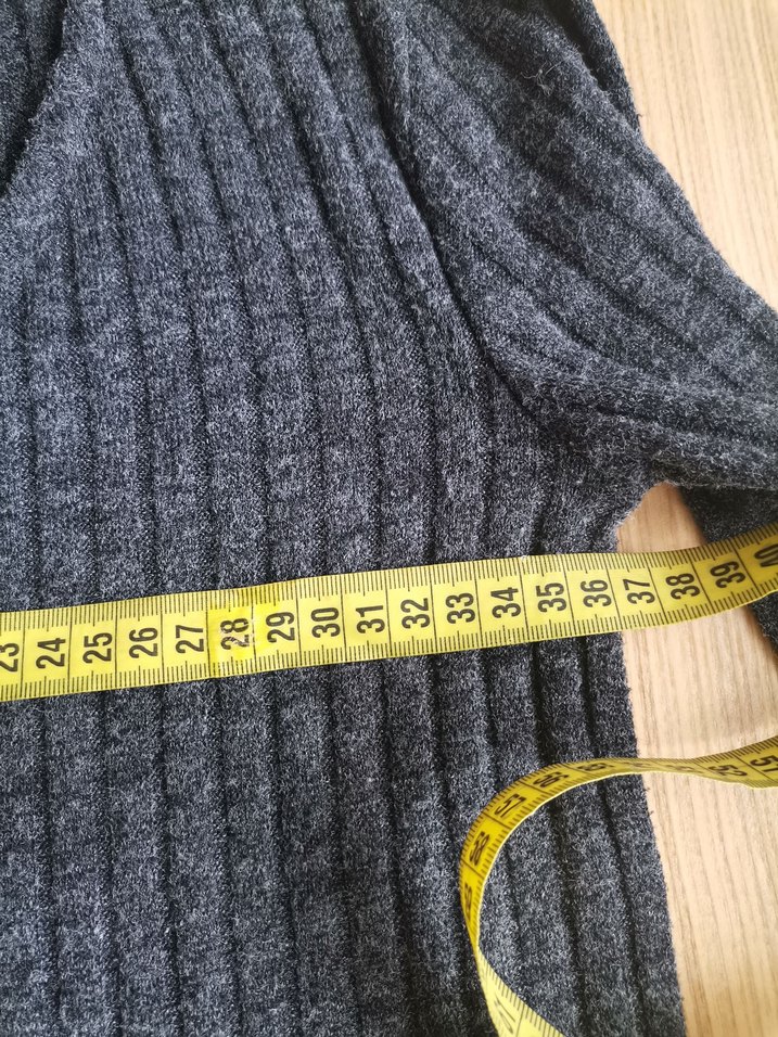 Gri V Yaka Mini Triko Kadın Kazak - Görsel 4