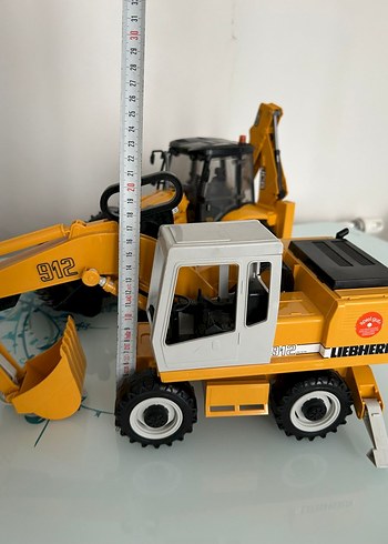 Sarı Liebherr Oyuncak Kepçe - Görsel 3