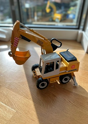 Sarı Liebherr Oyuncak Kepçe - Görsel 2