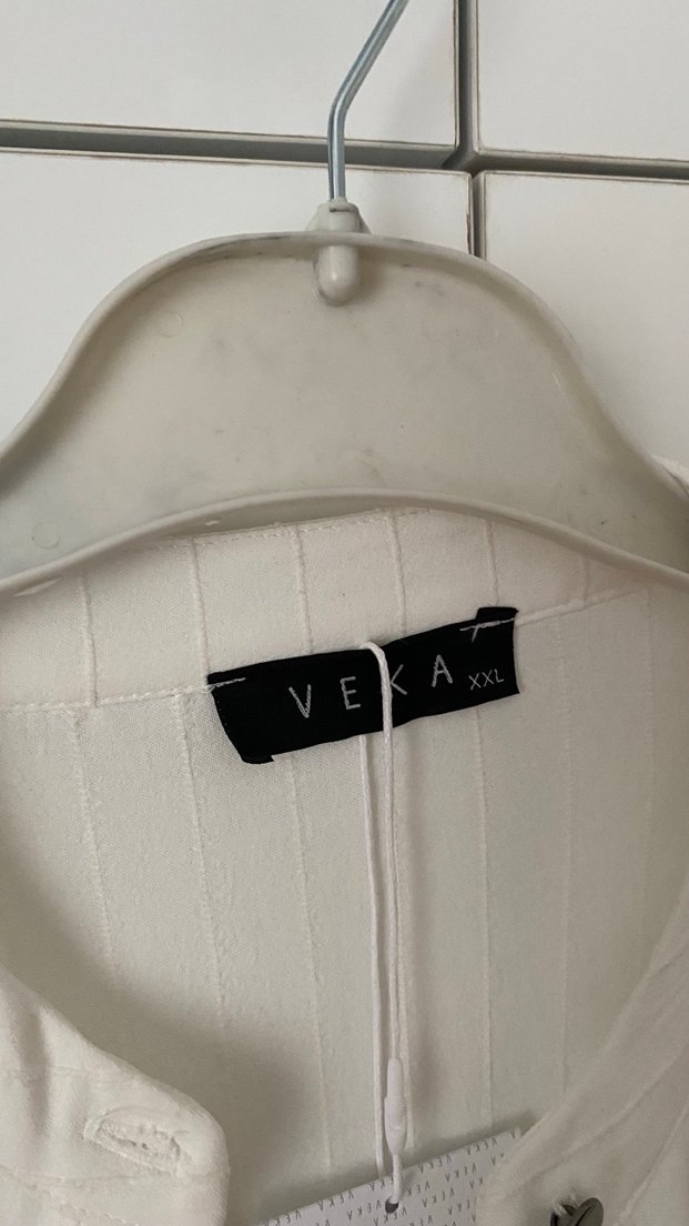 Uzun Kollu Beyaz Nakışlı Keten Gömlek - Görsel 2