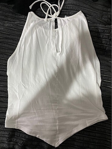 Trendyol & Milla beyaz sirt dekolteli crop