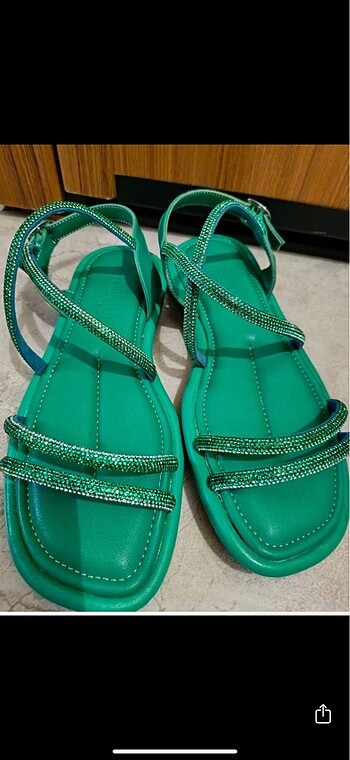 Nine West Taşlı sandalet
