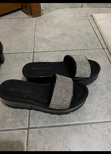 Zara Taşlı dolgulu terlik 