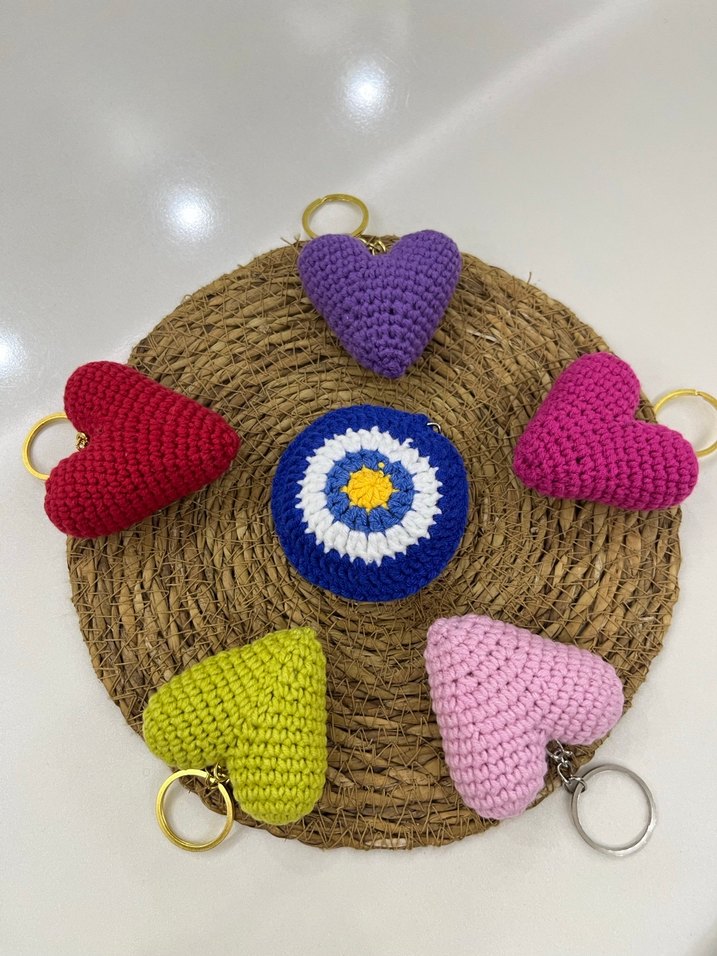 Renkli Örgü Kalp Anahtarlıklar - Görsel 3