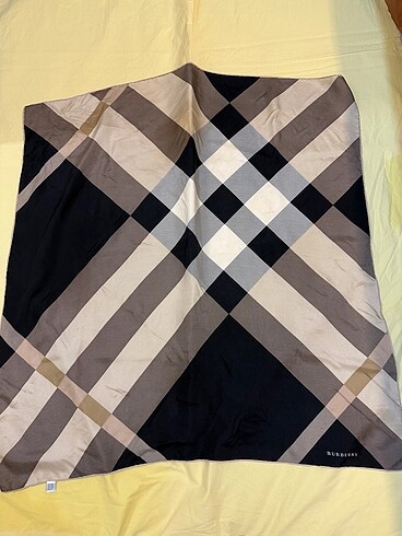 Burberry ipek eşarp