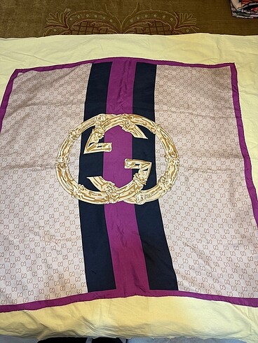 Gucci ipek eşarp