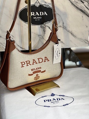  Beden siyah Renk Prada??