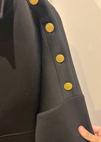 Siyah Düğmeli uzun üst - Görsel 4