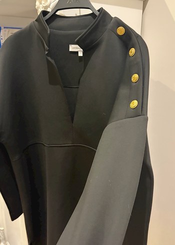 Siyah Düğmeli uzun üst - Görsel 3