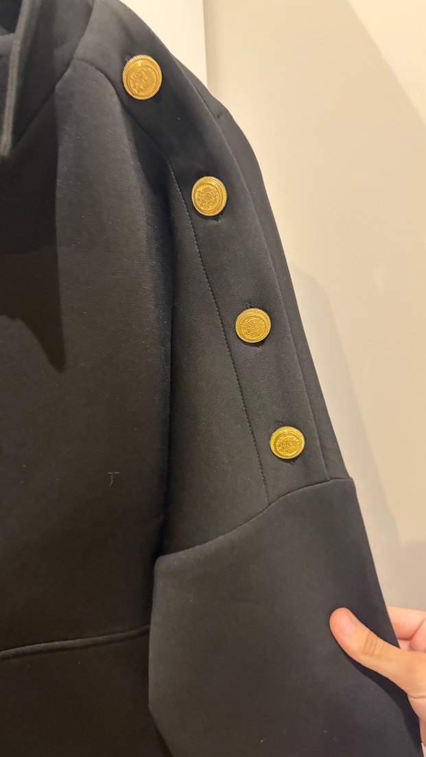 Siyah Düğmeli uzun üst - Görsel 4