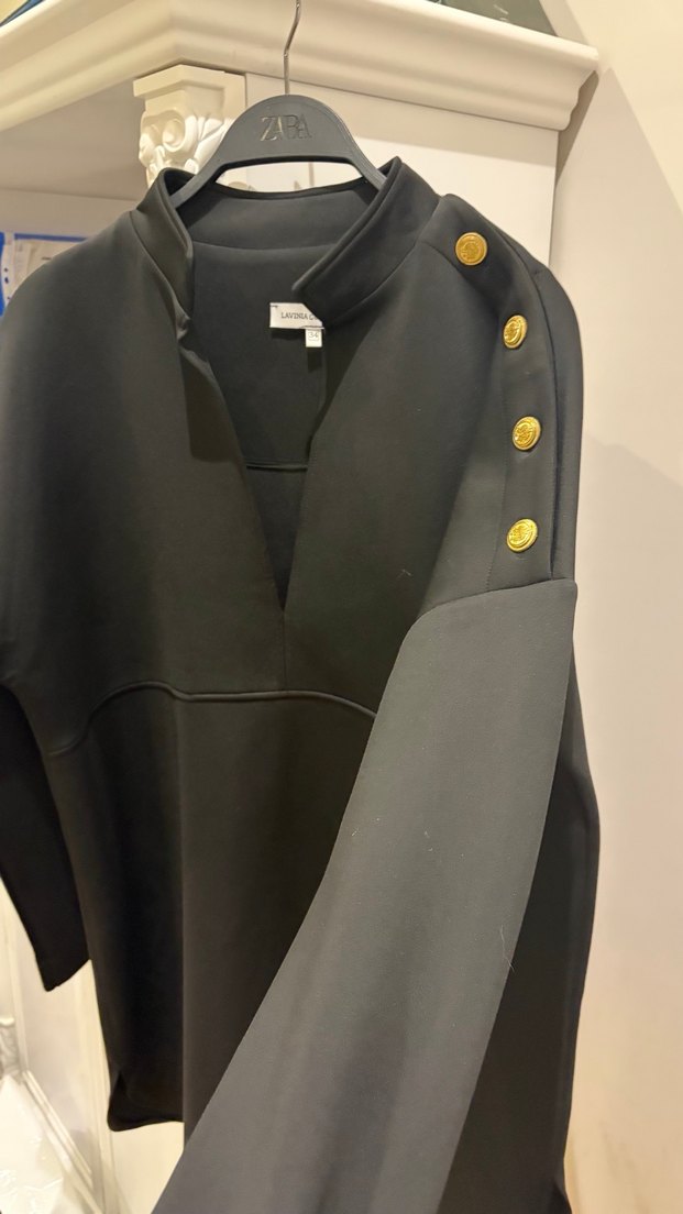 Siyah Düğmeli uzun üst - Görsel 3