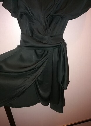 Zara Dekolte Koyu Yeşil Saten Elbise