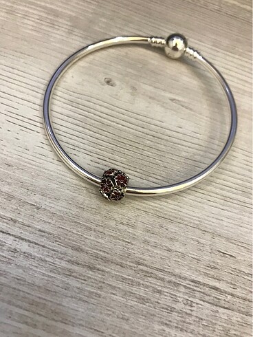  Beden Kırmızı charm